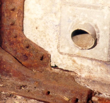 picture of steel hull with aluminum bulkhead, both corroded
